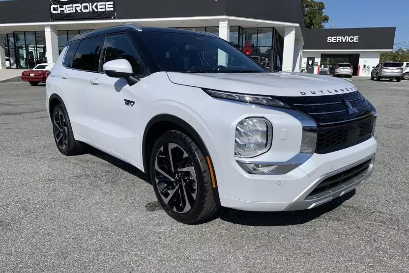 2023 Mitsubishi Outlander PHEV SEL photo 1