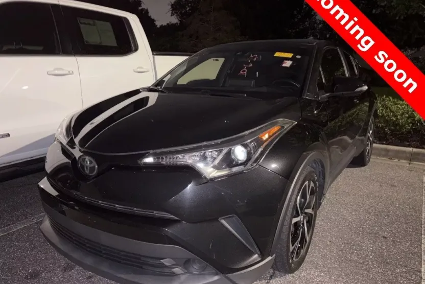 2019 Toyota C-HR XLE photo 1