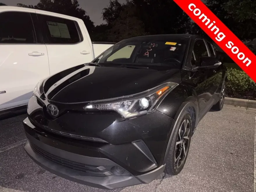 2019 Toyota C-HR XLE photo 1