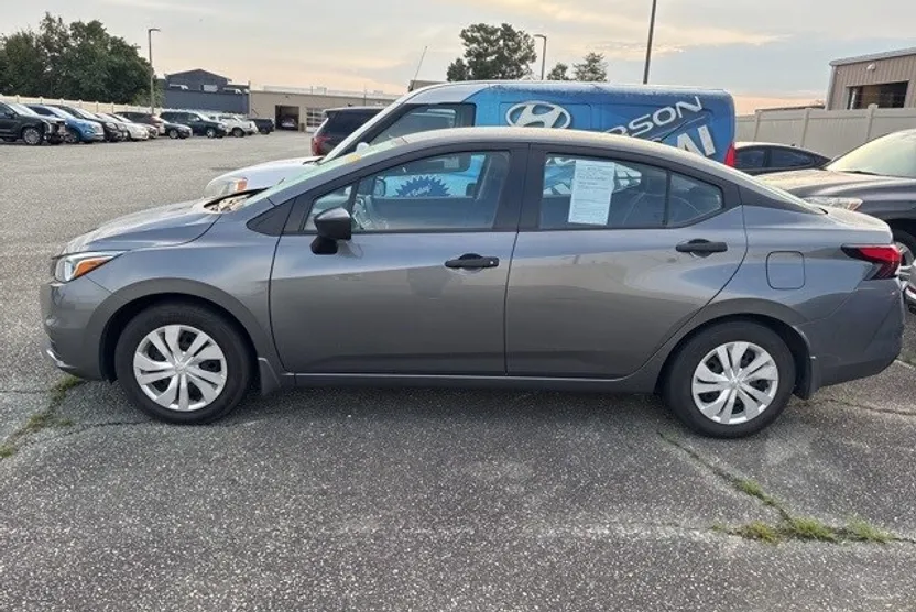 2021 Nissan Versa 1.6 S photo 1