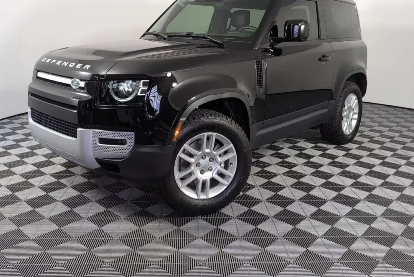 2025 Land Rover Defender S photo 1