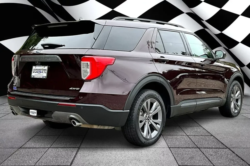 2022 Ford Explorer XLT photo 1