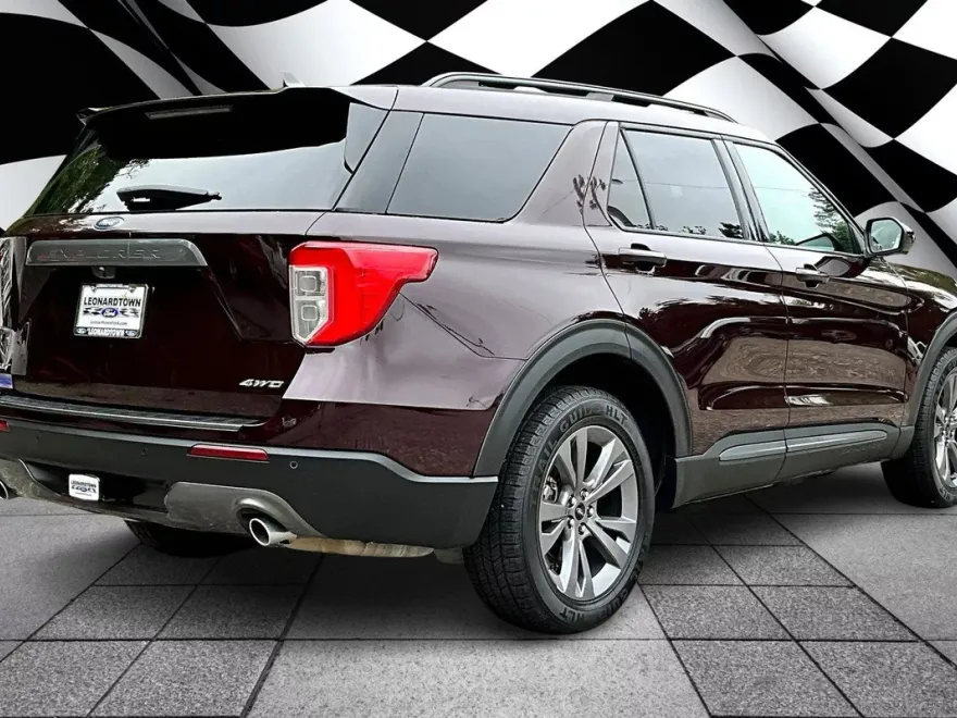 2022 Ford Explorer XLT photo 1
