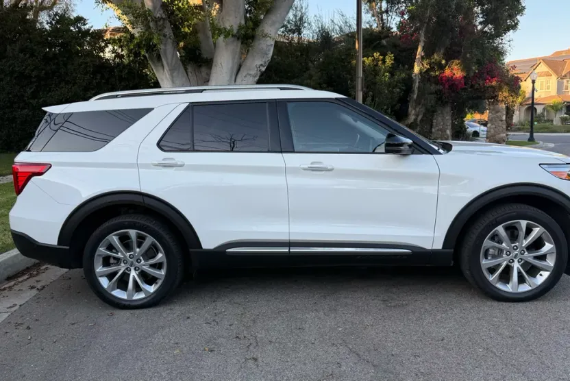 2021 Ford Explorer Platinum photo 1