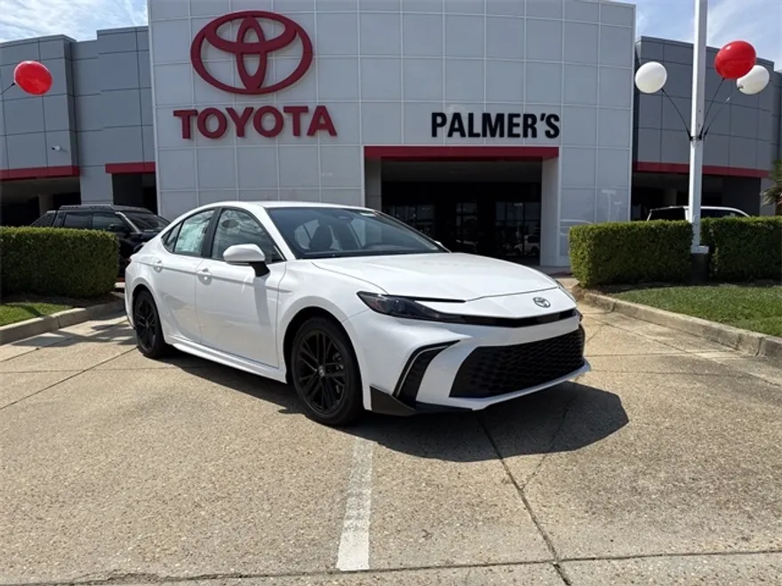 2025 Toyota Camry SE photo 1