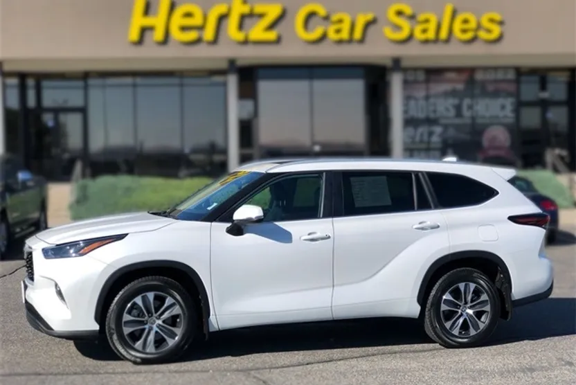 2024 Toyota Highlander XLE photo 1