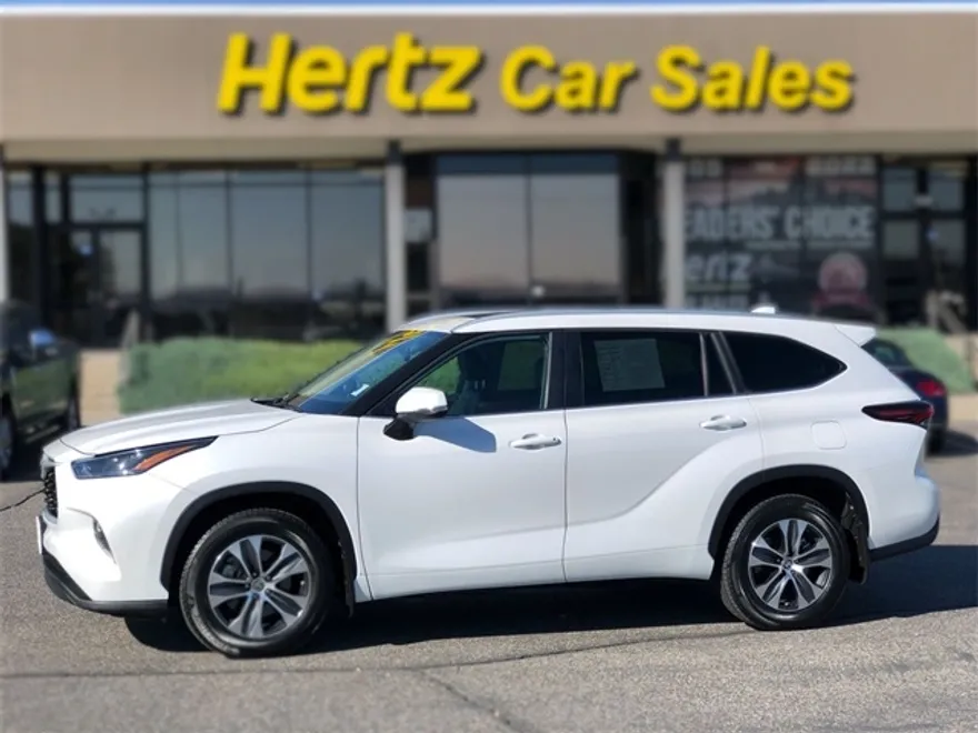 2024 Toyota Highlander XLE photo 1