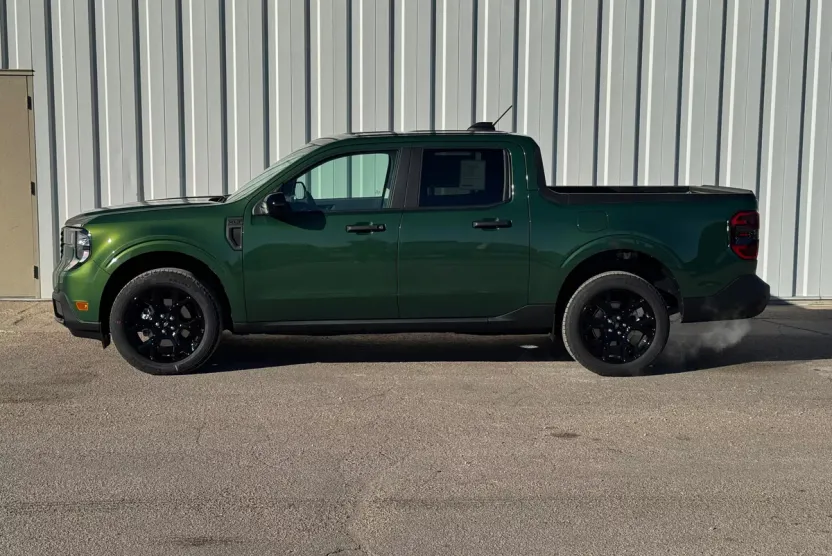 2025 Ford Maverick XLT photo 1