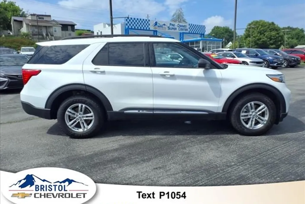 2023 Ford Explorer XLT photo 1