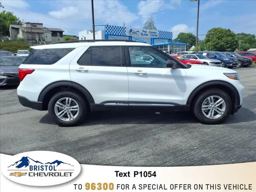 2023 Ford Explorer XLT photo 1