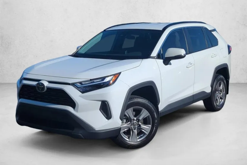 2024 Toyota RAV4 XLE photo 1