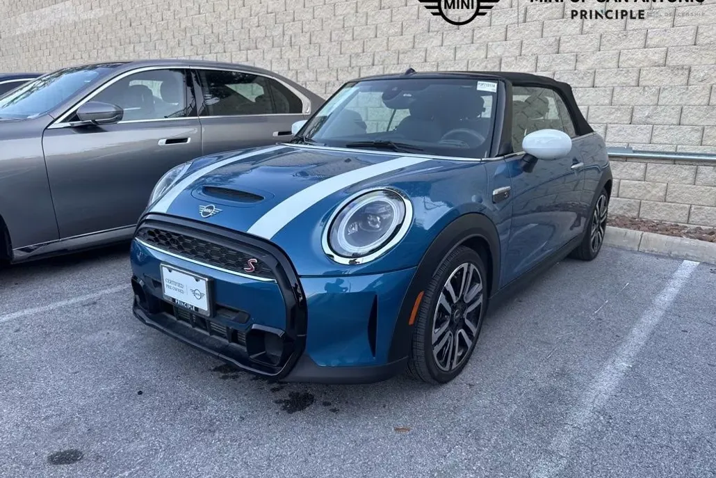 2023 Mini Cooper Convertible S photo 1