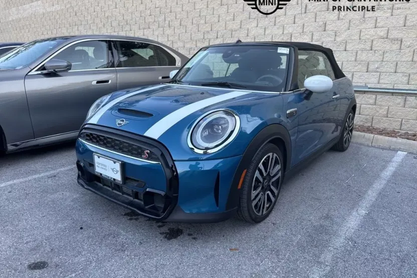 2023 Mini Cooper Convertible S photo 1