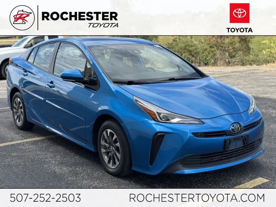 2019 Toyota Prius Limited photo 1