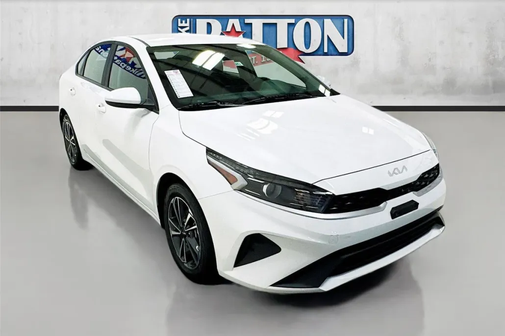 2024 Kia Forte LXS photo 1