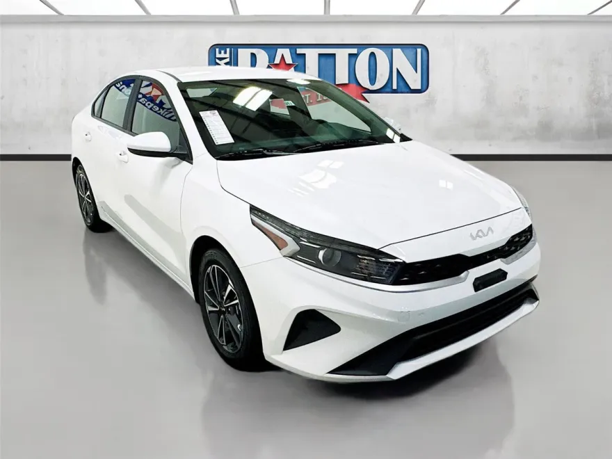 2024 Kia Forte LXS photo 1