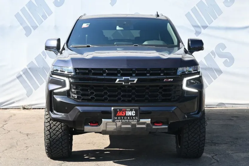 2024 Chevrolet Suburban Z71 photo 1