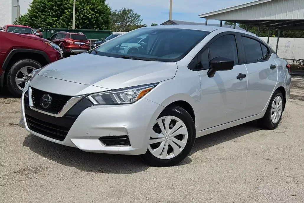 2020 Nissan Versa 1.6 S photo 1