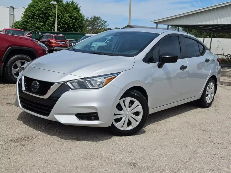 2020 Nissan Versa 1.6 S photo 1