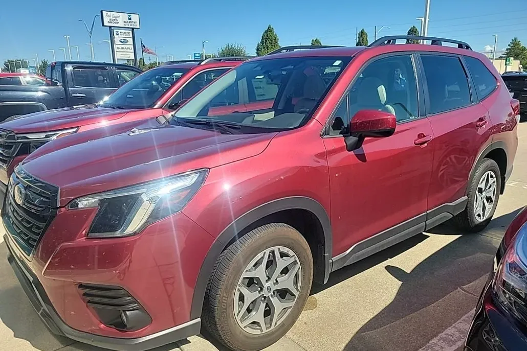 2023 Subaru Forester Premium photo 1