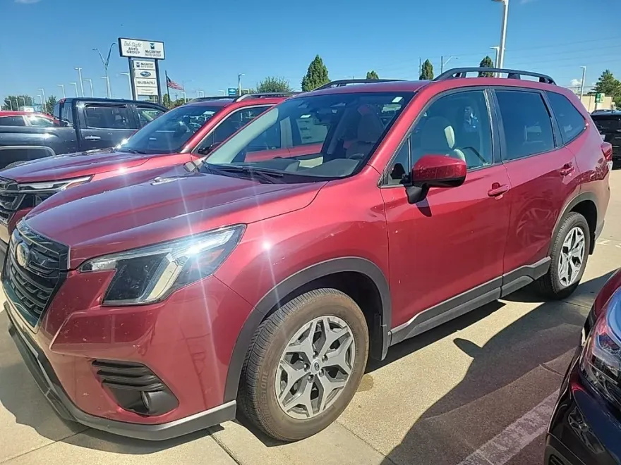 2023 Subaru Forester Premium photo 1