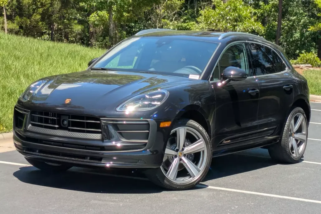 2025 Porsche Macan T photo 1