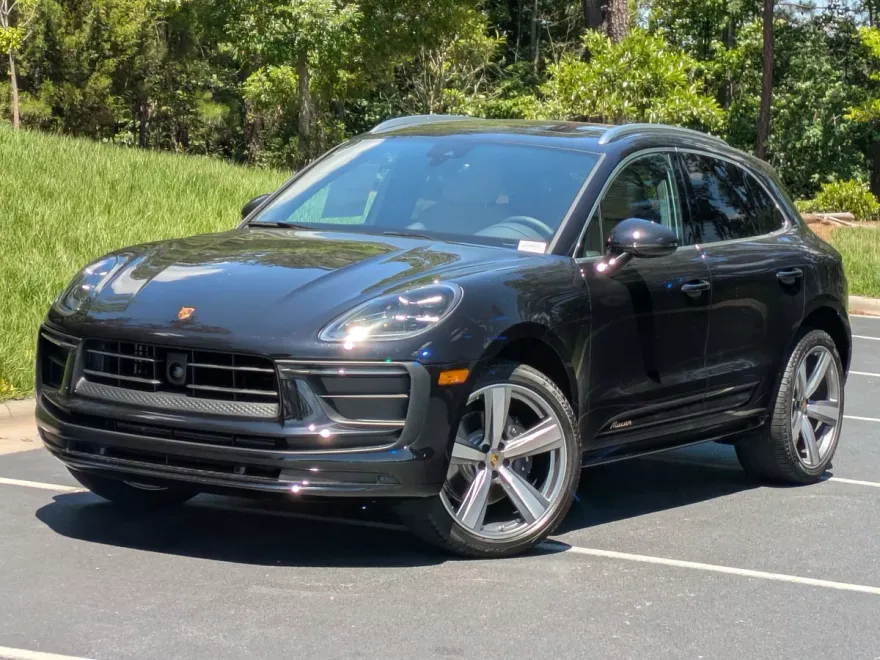 2025 Porsche Macan T photo 1