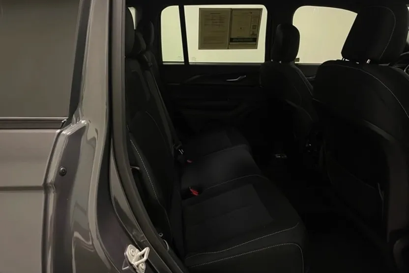 2024 Jeep Grand Cherokee Laredo photo 1
