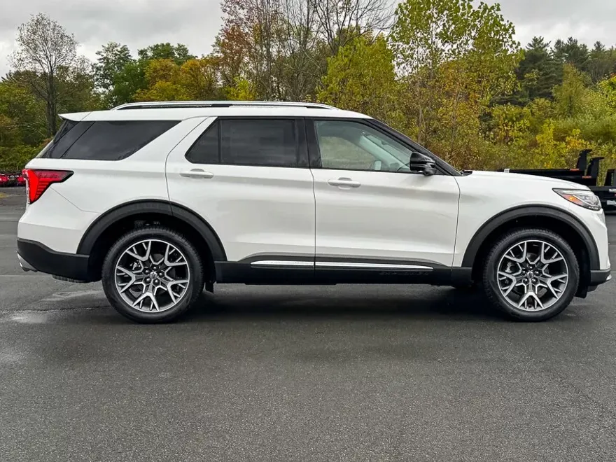 2025 Ford Explorer Platinum photo 1