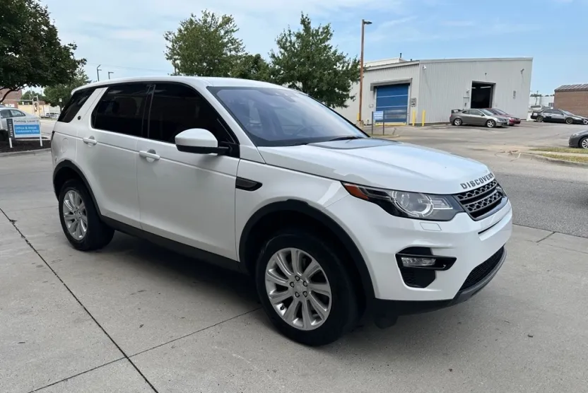 2019 Land Rover Discovery Sport SE photo 1