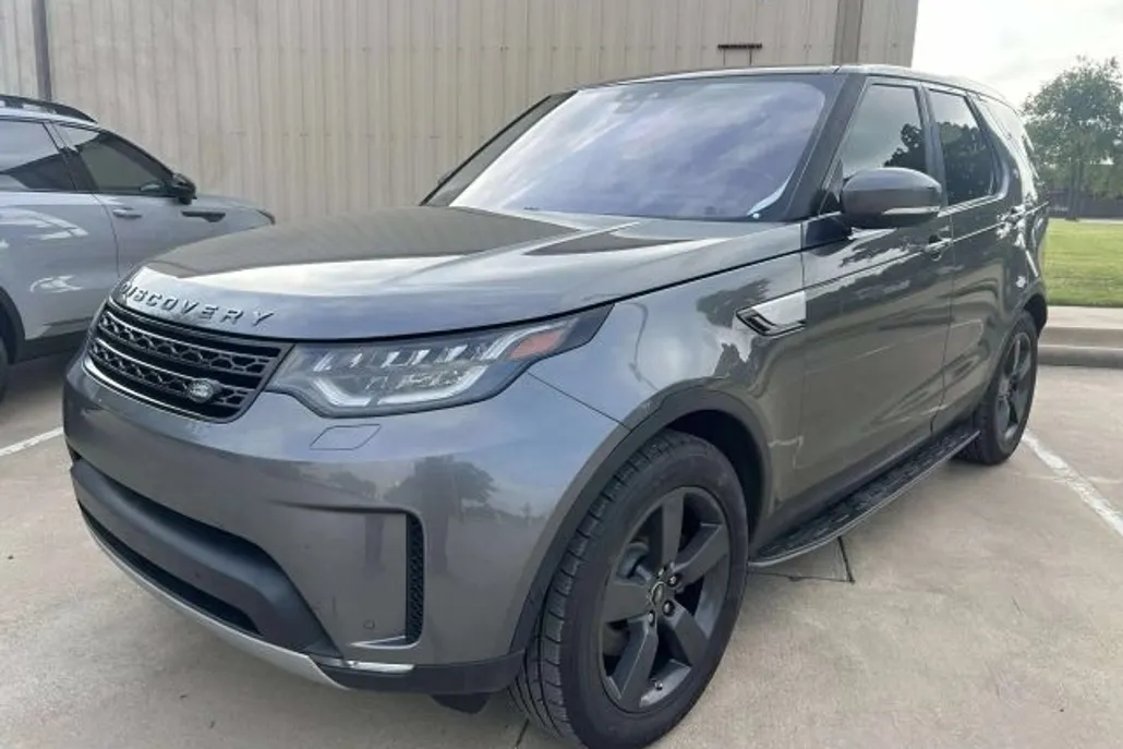 2017 Land Rover Discovery HSE photo 1