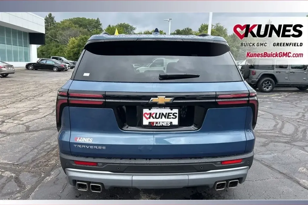 2025 Chevrolet Traverse 1LT photo 1