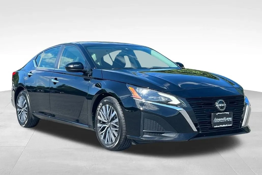 2023 Nissan Altima 2.5 SV photo 1