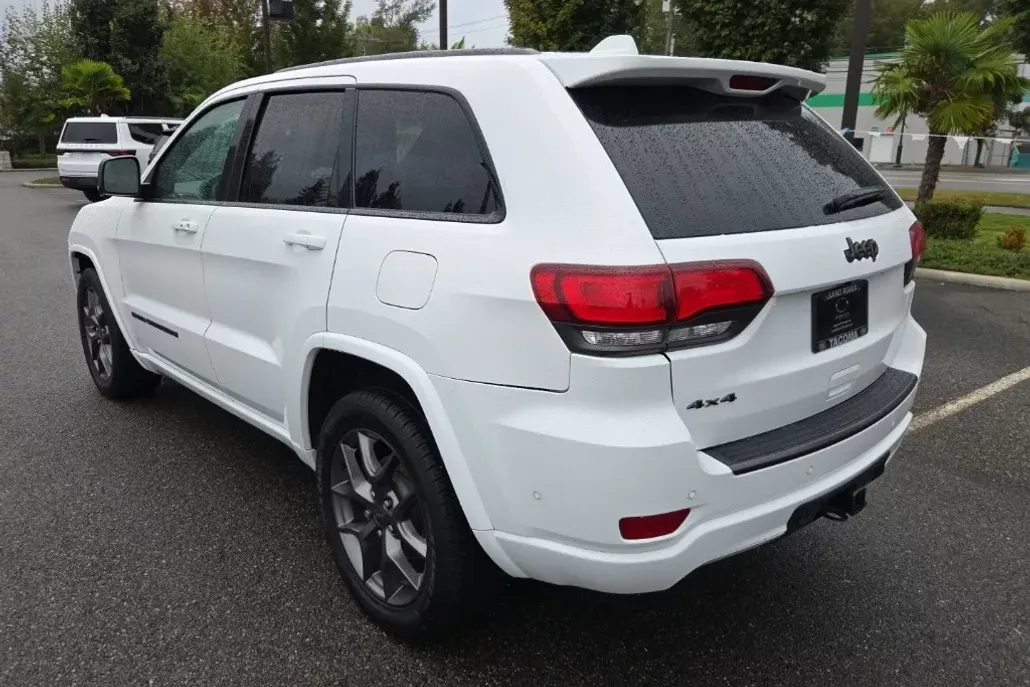 2021 Jeep Grand Cherokee Anniversary Edition photo 1