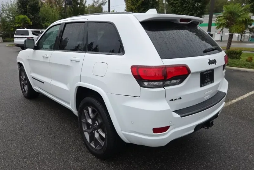 2021 Jeep Grand Cherokee Anniversary Edition photo 1