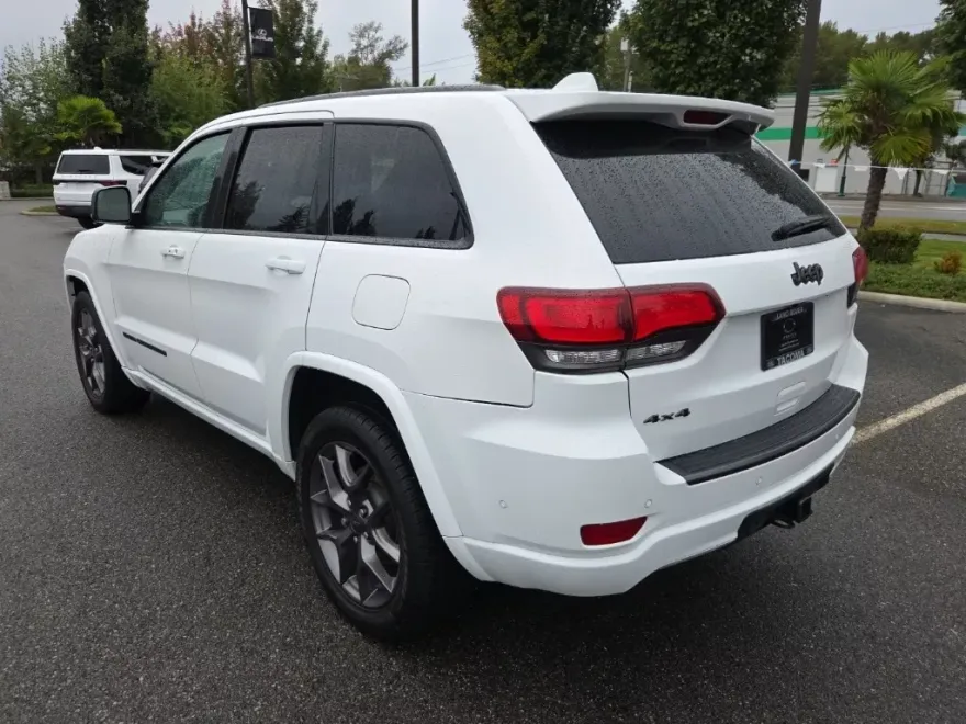 2021 Jeep Grand Cherokee Anniversary Edition photo 1