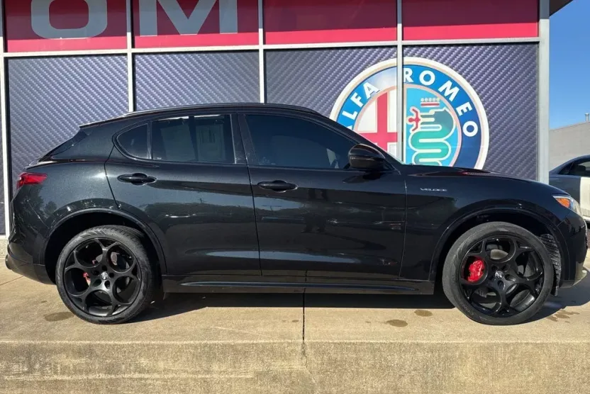 2022 Alfa Romeo Stelvio Ti Sport photo 1