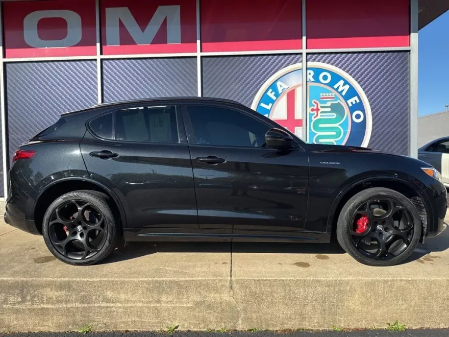 2022 Alfa Romeo Stelvio Ti Sport photo 1