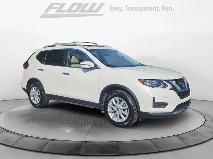 2018 Nissan Rogue SV photo 1