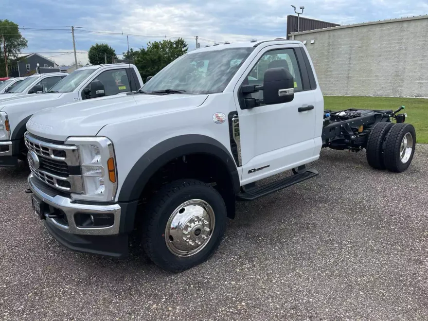 2024 Ford F-450 photo 1