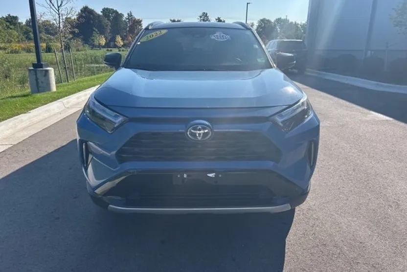 2022 Toyota RAV4 Hybrid XSE photo 1