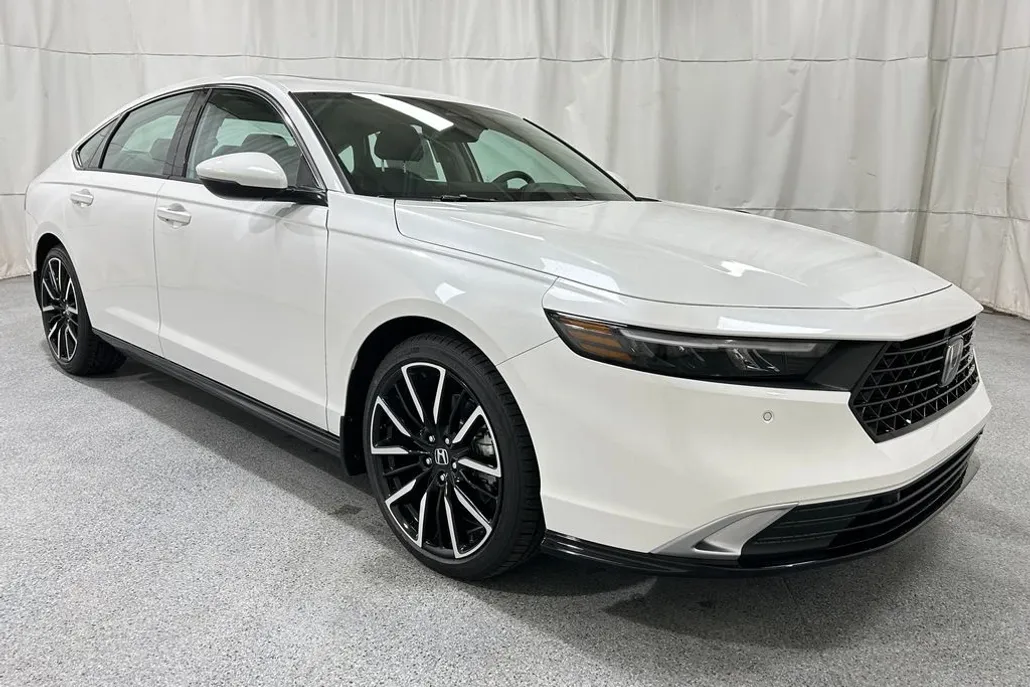 2025 Honda Accord Hybrid Touring photo 1