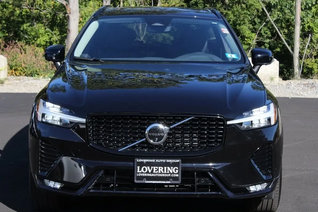 2025 Volvo XC60 B5 Plus photo 1