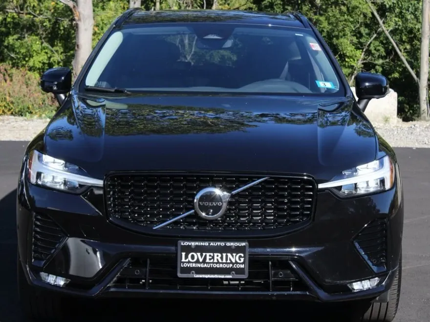 2025 Volvo XC60 B5 Plus photo 1
