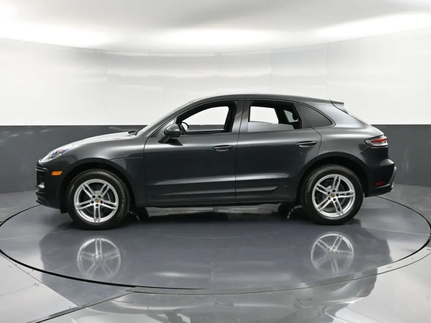 2025 Porsche Macan T photo 1