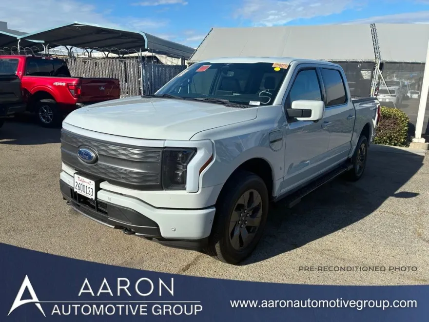 2023 Ford F-150 Lightning Lariat photo 1