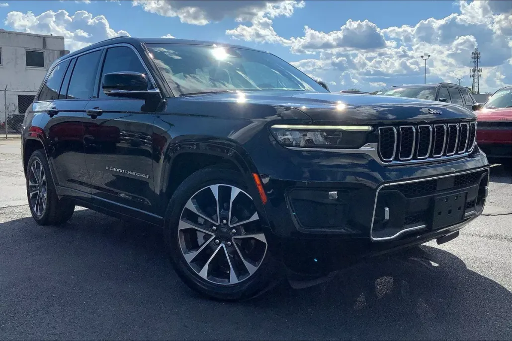 2023 Jeep Grand Cherokee Overland photo 1