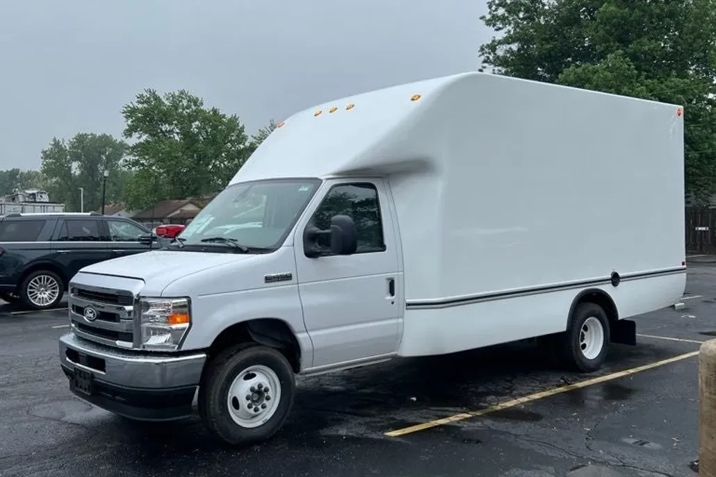 2026 Ford E-450 photo 1