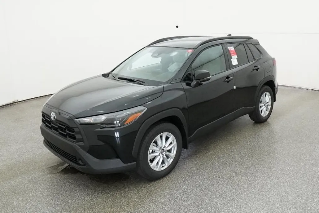 2026 Toyota Corolla Cross LE photo 1