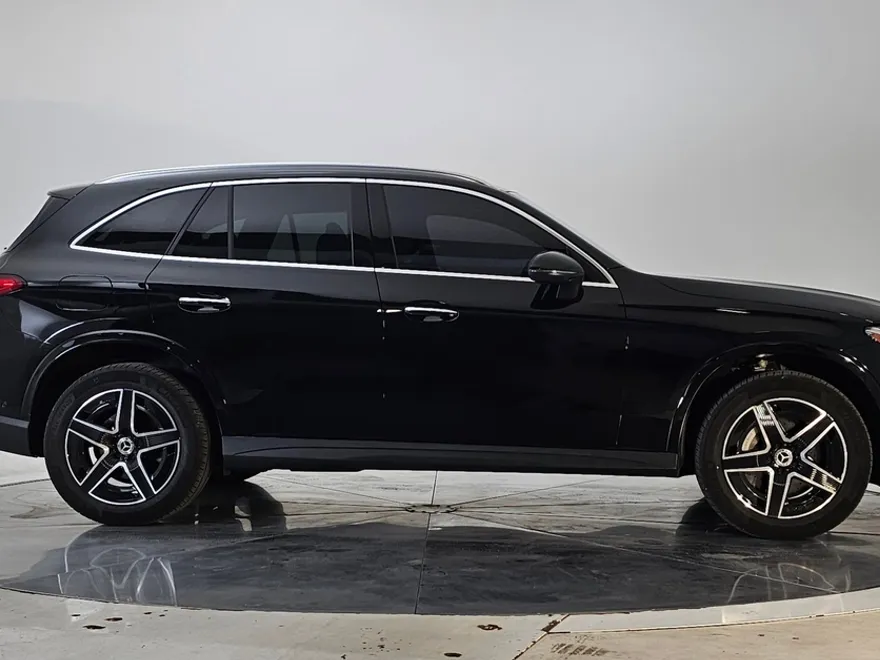 2024 Mercedes Benz GLC 300 4MATIC photo 1
